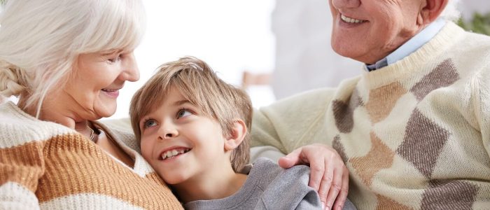 family-hug-between-grandparents-PLAEV7T (1)